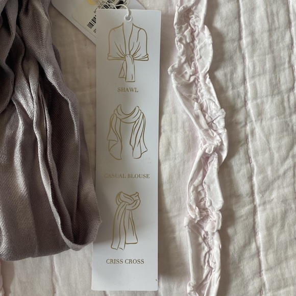 NWT Charming Charlie’s Grey Pashmina/Scarf - Picture 3 of 5